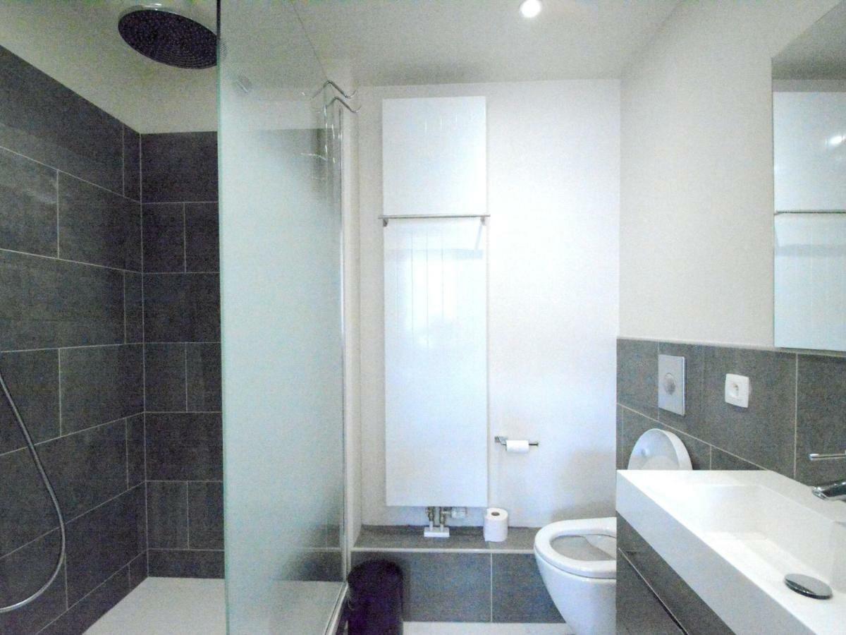 布永Large Townhouse With Pool Table别墅 外观 照片